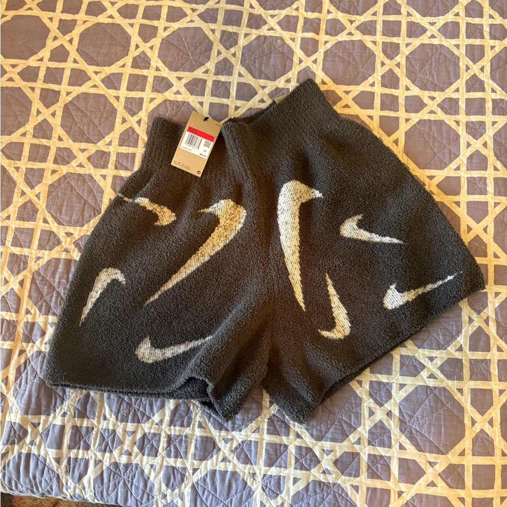 Nike Sportswear
Phoenix Cozy Bouclé Shorts